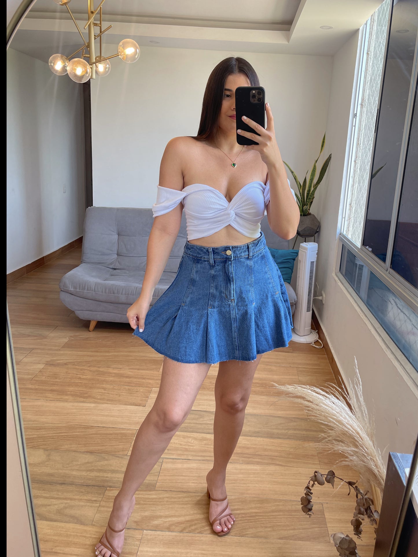 Top Alana