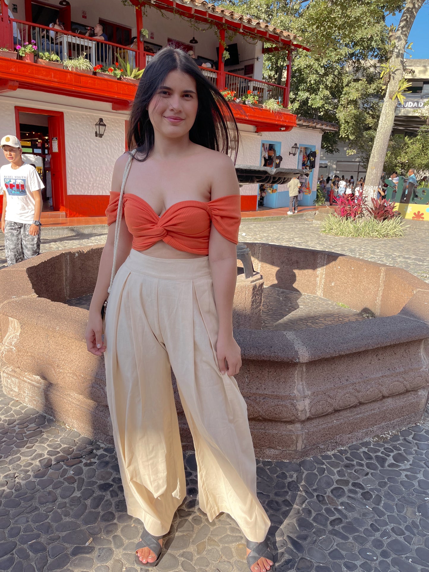 Top Alana